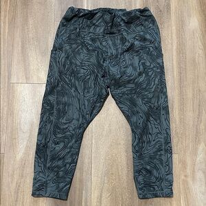 Athleta The Ultimate Stash Pocket 7/8 Tight Womens Gray Swirl Marble Grey